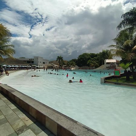Lacqua Diroma, Mais Parque Acquatico Com Piscina De Ondas Caldas Novas Exterior photo
